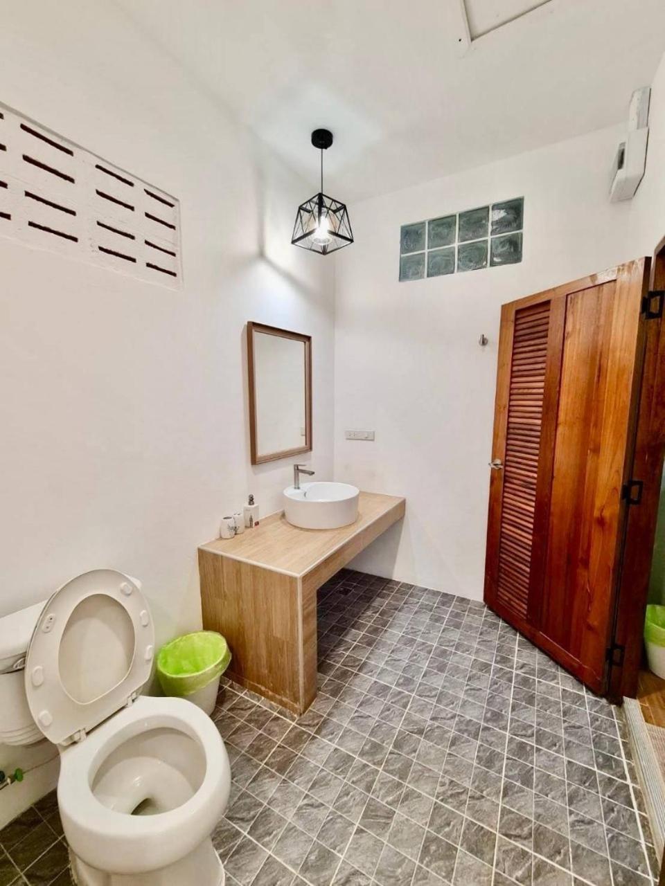 Baan Pong Tara Hotel Суан Фунг Екстериор снимка