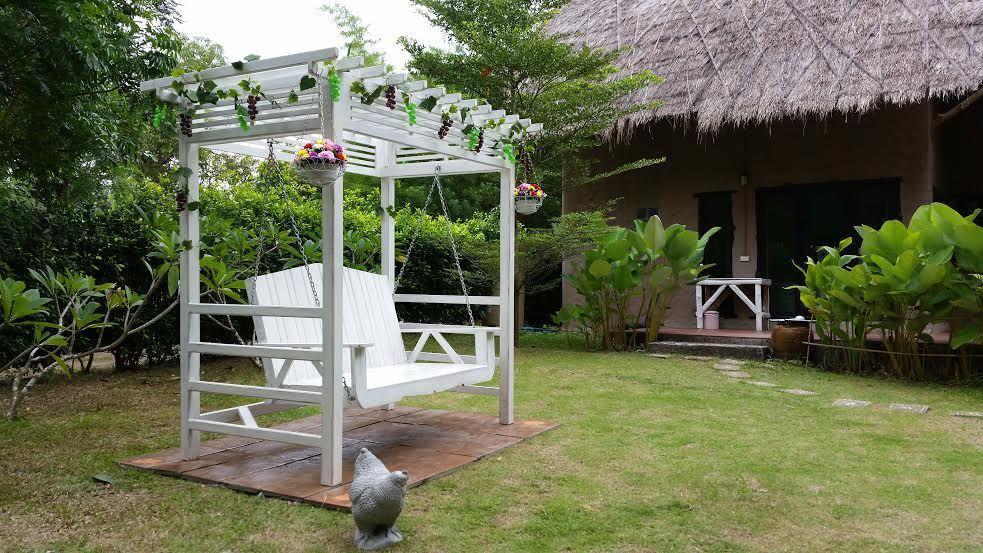 Baan Pong Tara Hotel Суан Фунг Екстериор снимка