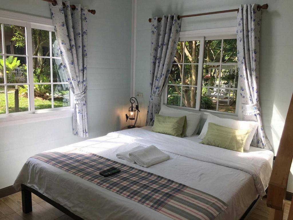 Baan Pong Tara Hotel Суан Фунг Екстериор снимка